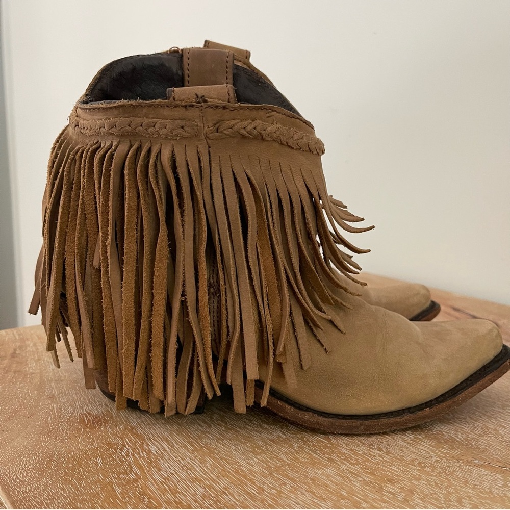 Ladies Liberty Black Fringe Booties size 7 Preowned